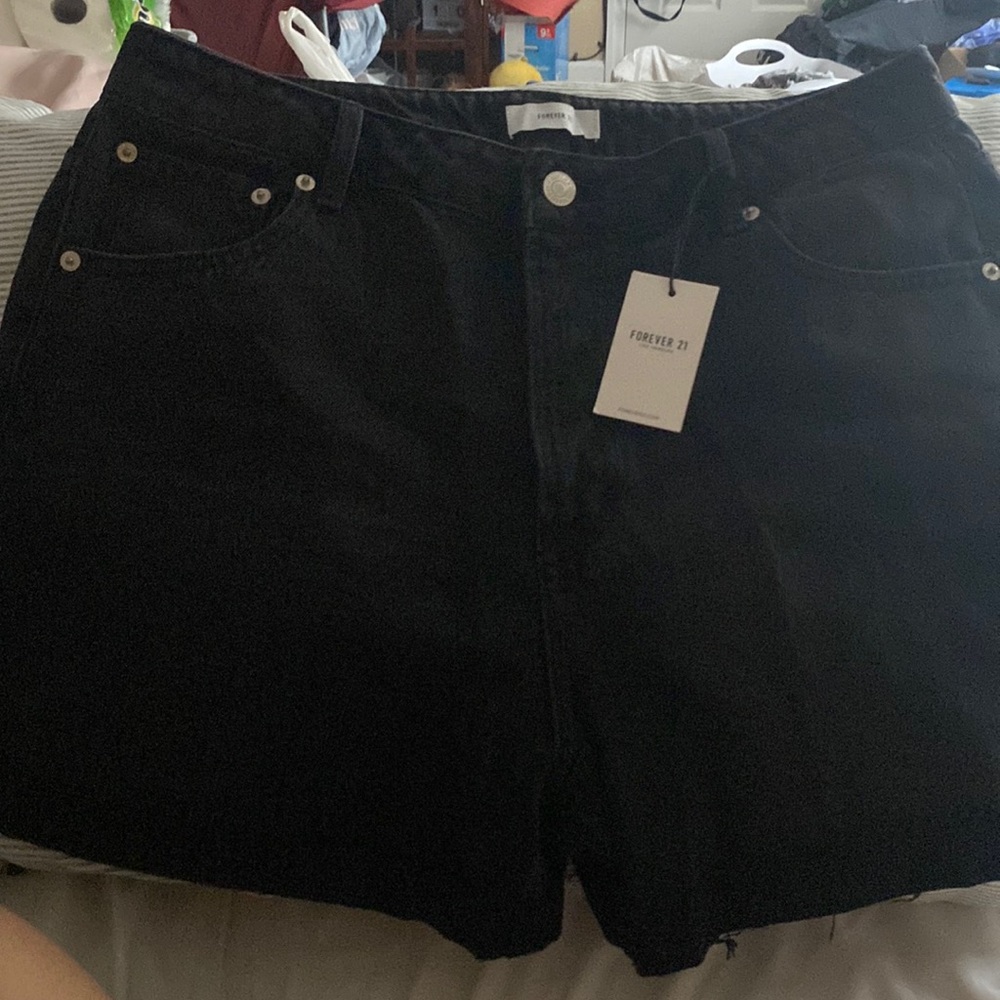Short from Forever 21 size 31 women.🔥